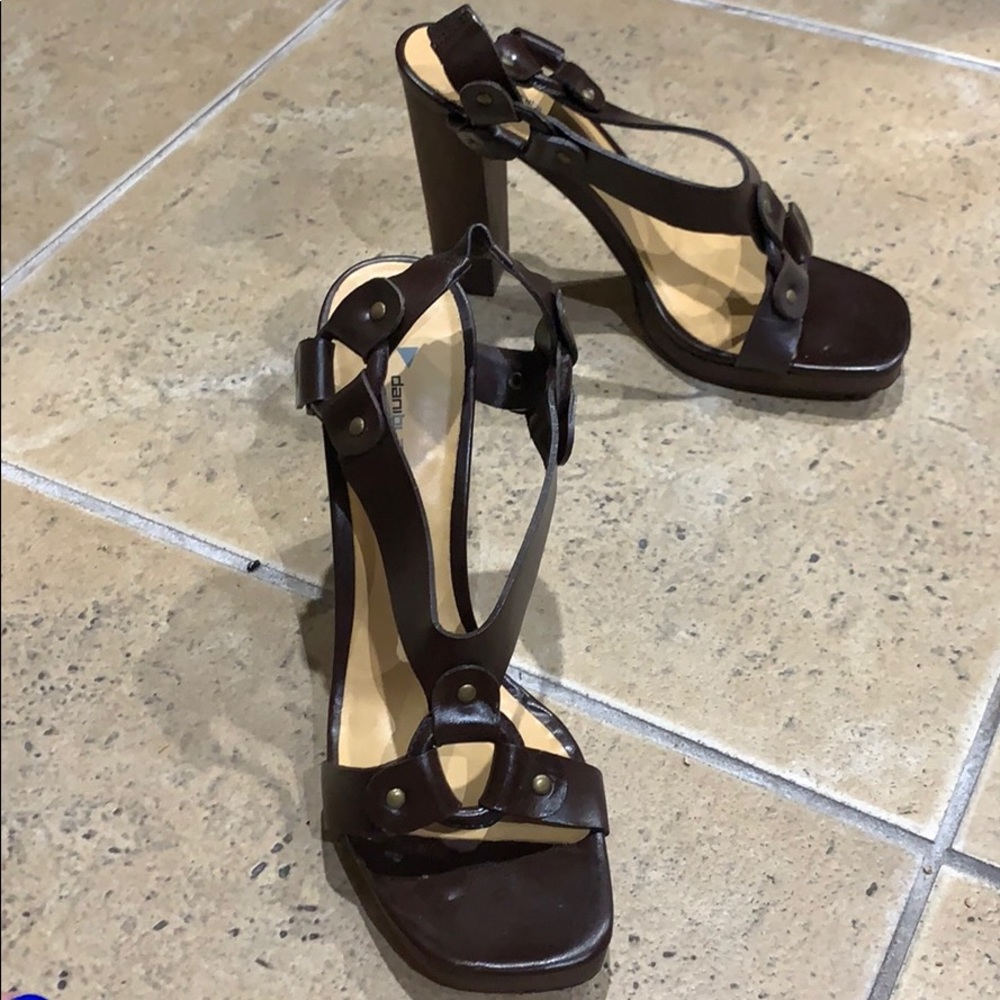 Beautiful shoes! - Picture 5 of 5